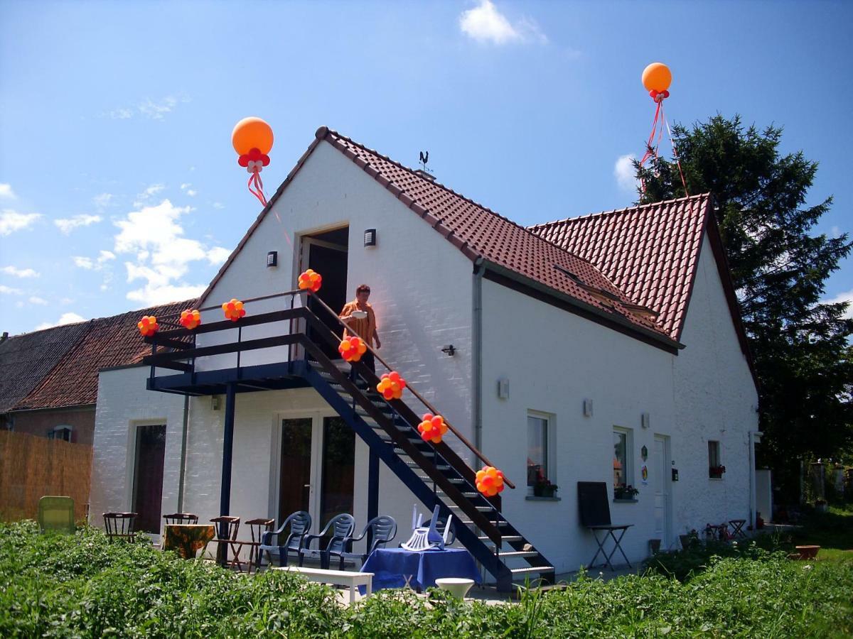 Gasthaus Ferme Lenfant Ville-Pommeroeul Exterior foto